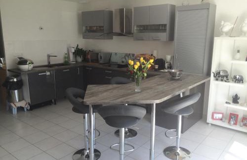 Saint-Pierre-en-Faucigny House | Chambre avec vue chez l'habitant