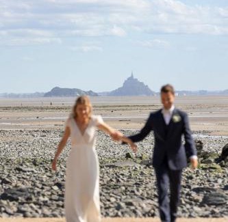 Saint-Jean-le-Thomas Bed & Breakfast | Chambre Les Angelots, vue sur le Mont St Michel