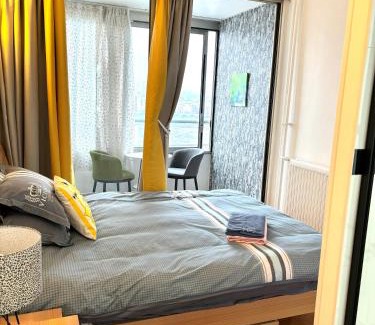 Quartier de la Chapelle House | Chambre Lucas Salle de bain Privative