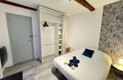 Beziers City Centre Bed & Breakfast | Chambre Neuf Ecluses 2eme etage