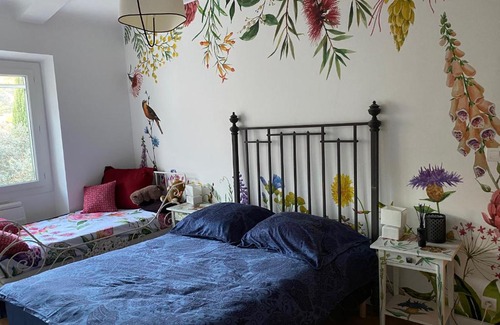 Maubec House | Chambre privée dans un MAS au centre du Village