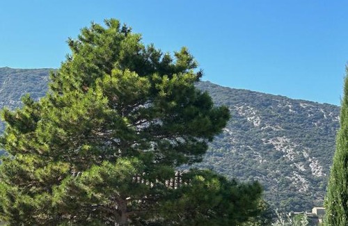 Maubec House | Chambre privée dans un MAS au centre du Village