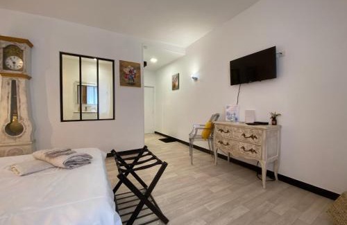 Argenton-sur-Creuse Bed & Breakfast | Chambre & salle de bain privée - LV 33