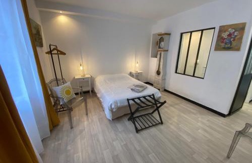 Argenton-sur-Creuse Bed & Breakfast | Chambre & salle de bain privée - LV 33