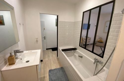 Argenton-sur-Creuse Bed & Breakfast | Chambre & salle de bain privée - LV 33