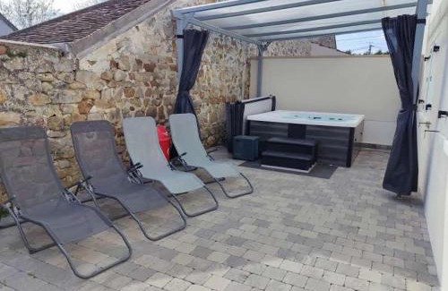 Thiers-sur-Theve Bed & Breakfast | Chambre spacieuse, jacuzzi, proche parc Astérix