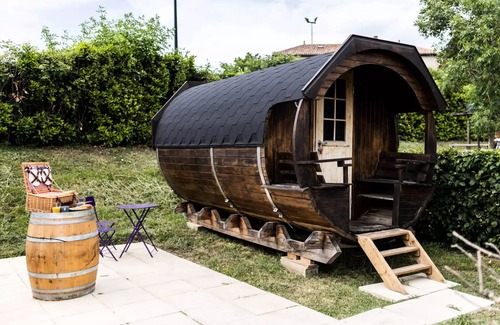 Fleurie Cabin | Chambre Tonneau BARREL (without bathroom) sleeps 2