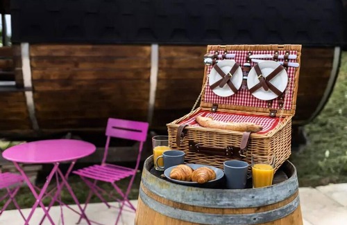 Fleurie Cabin | Chambre Tonneau BARREL (without bathroom) sleeps 2