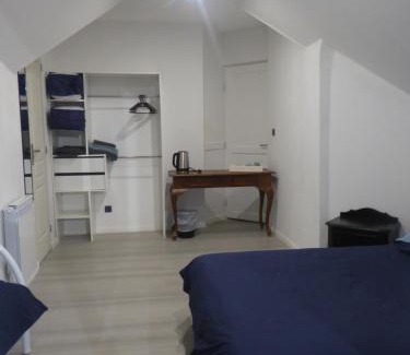 Mareuil-les-Meaux House | Chambre triple spacieuse pour 3 Adultes avec terrasse privée - Proche Disneyland Paris