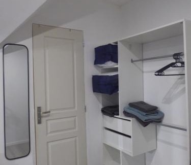 Mareuil-les-Meaux House | Chambre triple spacieuse pour 3 Adultes avec terrasse privée - Proche Disneyland Paris