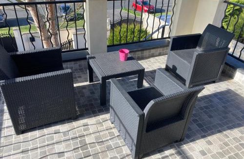 Mareuil-les-Meaux House | Chambre triple spacieuse pour 3 Adultes avec terrasse privée - Proche Disneyland Paris