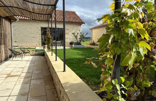 Beaumont Saint-Cyr Bed & Breakfast | Chambre Tuffeau "Belle An Pierre chambres d hôtes & spa"