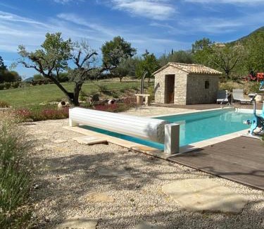 Plaisians Hotel | Chambre une fenêtre sur le Ventoux la Clue