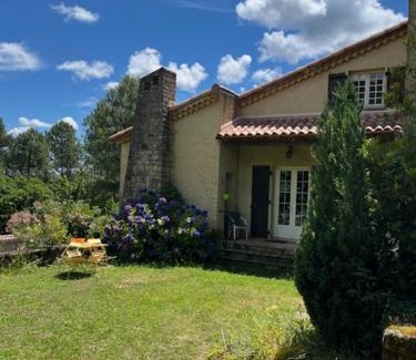 La Celle-sous-Gouzon Bed & Breakfast | Chambres d'hôtes B&B Le Chant des Pins en Cévennes