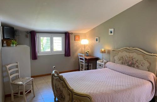 Vignonet Bed & Breakfast | Chambres et Gîte PEYROUTAS " CAMILLE" Vignonet St Emilion