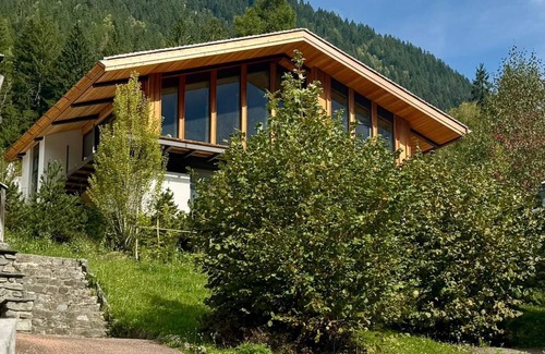 Chamonix City Centre Ski Chalet | Chamonix 4 Bedroom Chalet with Spa and Gym. Spectacular Mont Blanc Views