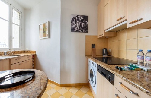 Chaillot Apartment | Champs Elysées I Eiffel Tower View & Spacious