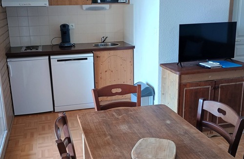 Chamrousse Apartment | Chamrousse apt 4/6 ppl – 3★ residence, ski-in/ski-out, great mountain views