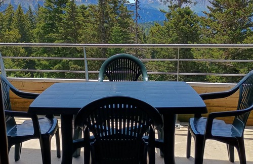 Chamrousse Apartment | Chamrousse apt 4/6 ppl – 3★ residence, ski-in/ski-out, great mountain views