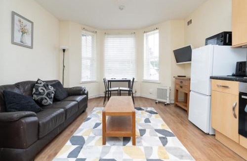 Eastleigh Apartment | Chandlers Ford -1bedroom with free parking
