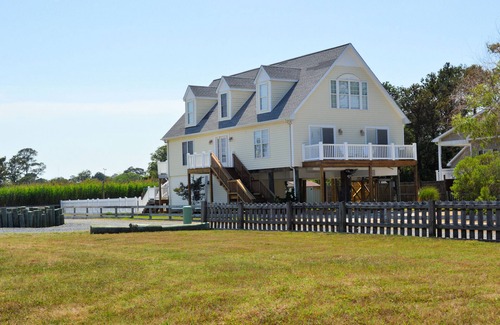 Deep Hole House | Channel Breeze - Water View - Fenced in Backyard NO LINENS OR TOWELS PROVIDED