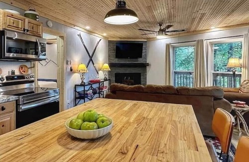 Beech Mountain Apartment | Chantilly Ice Lace Cabin