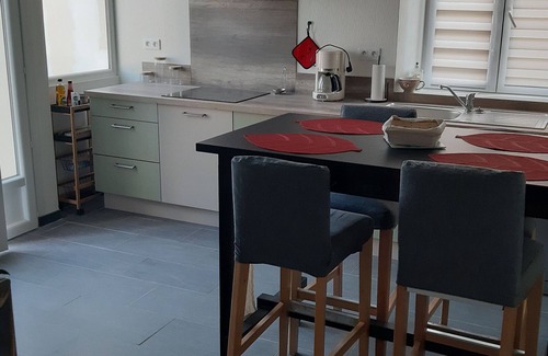 Saint-Hilaire-Saint-Mesmin Cottage | Charming Cottage Near Loire Castles: 3 Bedrooms, Full Amenities, Private Parking, Enclosed Garden.