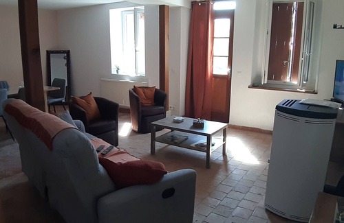 Saint-Hilaire-Saint-Mesmin Cottage | Charming Cottage Near Loire Castles: 3 Bedrooms, Full Amenities, Private Parking, Enclosed Garden.