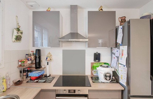 Saint-Medard-de-Guizieres Cottage | Charming Countryside Stay