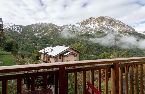 Saint-Marcel Apartment | Charming 4-Bedroom Chalet with Balcony, Fireplace & Ski Access – Sleeps 10