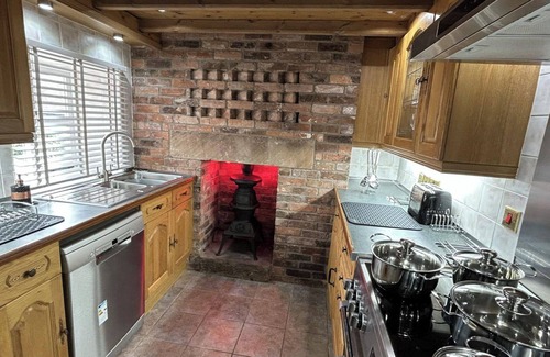 Cauldon Low Cottage | Character 3 Bed Peak Dist Farmhouse Alton Towers