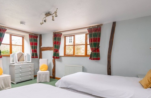 Axminster Cottage | Character 3 bed thatched cottage within the Blackdown Hills and near the Jurassic Coast, takes 4 dog
