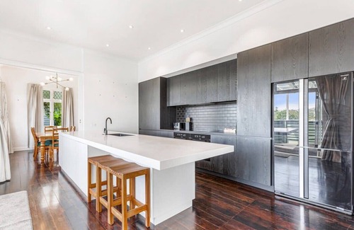 Greenlane - Ellerslie House | Character-Filled Home w/Parking