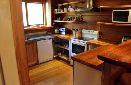 Ohakune House | Character Log Lodge with Great Mountain Views