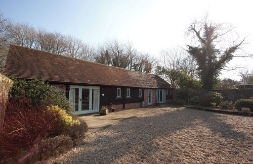 Pulborough Cottage | Characterful barn conversion on working farm.