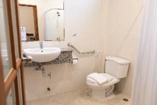 Bang Phlat Hotel | Charlie House Pin Klao