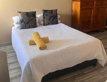 Beaufort West Apartment | Charlie's Place - Self catering studio