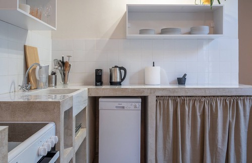 Kerameikos Apartment | Charlie – Timeless Charm & Modern Comfort