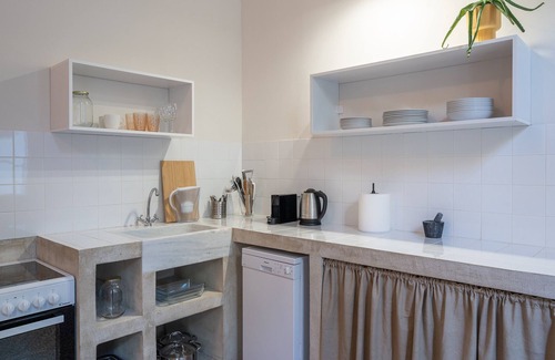 Kerameikos Apartment | Charlie – Timeless Charm & Modern Comfort