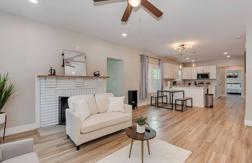 Charlotte House | Charlotte 5 BR Home W/Hot Tub, Grill and Games! Camp North End, Airport, Uptown