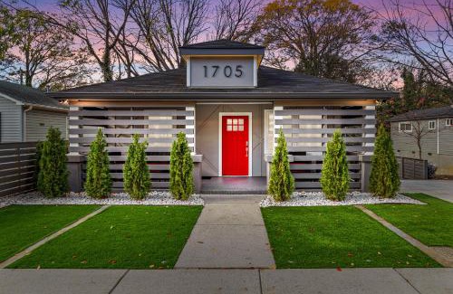 Charlotte House | Charlotte Retreat: Luxury 4BR Heaven