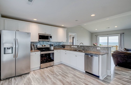 Surf City House | Charm Getaway - Oceanfront family home in a quiet stretch of Surf City !
