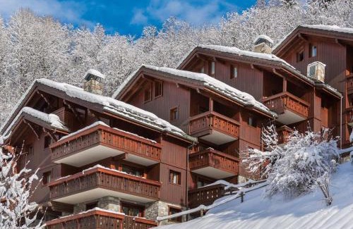 Meribel Village Apartment | Charmant 3 pièces avec 2 chambres, terrasse, parking et Wi-Fi à Méribel - FR-1-566-61