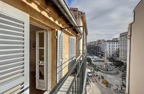 1st Arrondissement Apartment | Charmant Appartement - Avec Balcon & Climatisation - Les Frères de la Loc'