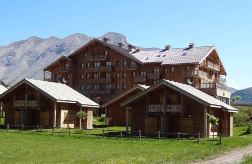 Saint-Etienne-en-Devoluy Ski Chalet | Charmant Chalet Duplex 6 Pers, Résidence 3* avec Piscine, Superdevoluy, à 300m des Pistes - FR-1-504-634