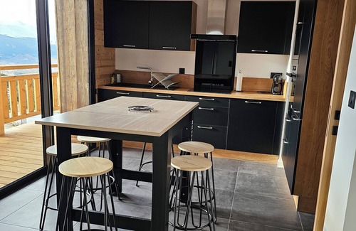 Superbolquere Apartment | Charmant bas de Chalet, vu sur les Montagnes