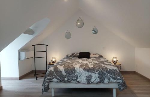 Saint-Christophe House | Charmant gîte au cœur de Saint-Christophe, 6 pers, tout confort, Wi-Fi gratuit, proche châteaux et nature - FR-1-581-116