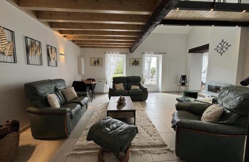 Louroux-Hodement House | Charmant gîte avec piscine à Haut-Bocage - FR-1-489-516