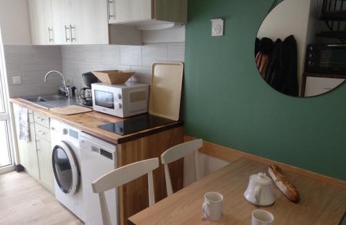 Guidel Apartment | Charmant logement Guidel Plage, vue mer, piscine chauffée, avec une chambre