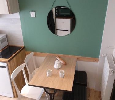 Guidel Apartment | Charmant logement Guidel Plage, vue mer, piscine chauffée, avec une chambre